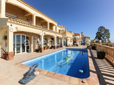 Chalet con piscina en venta en Calle Repetidor