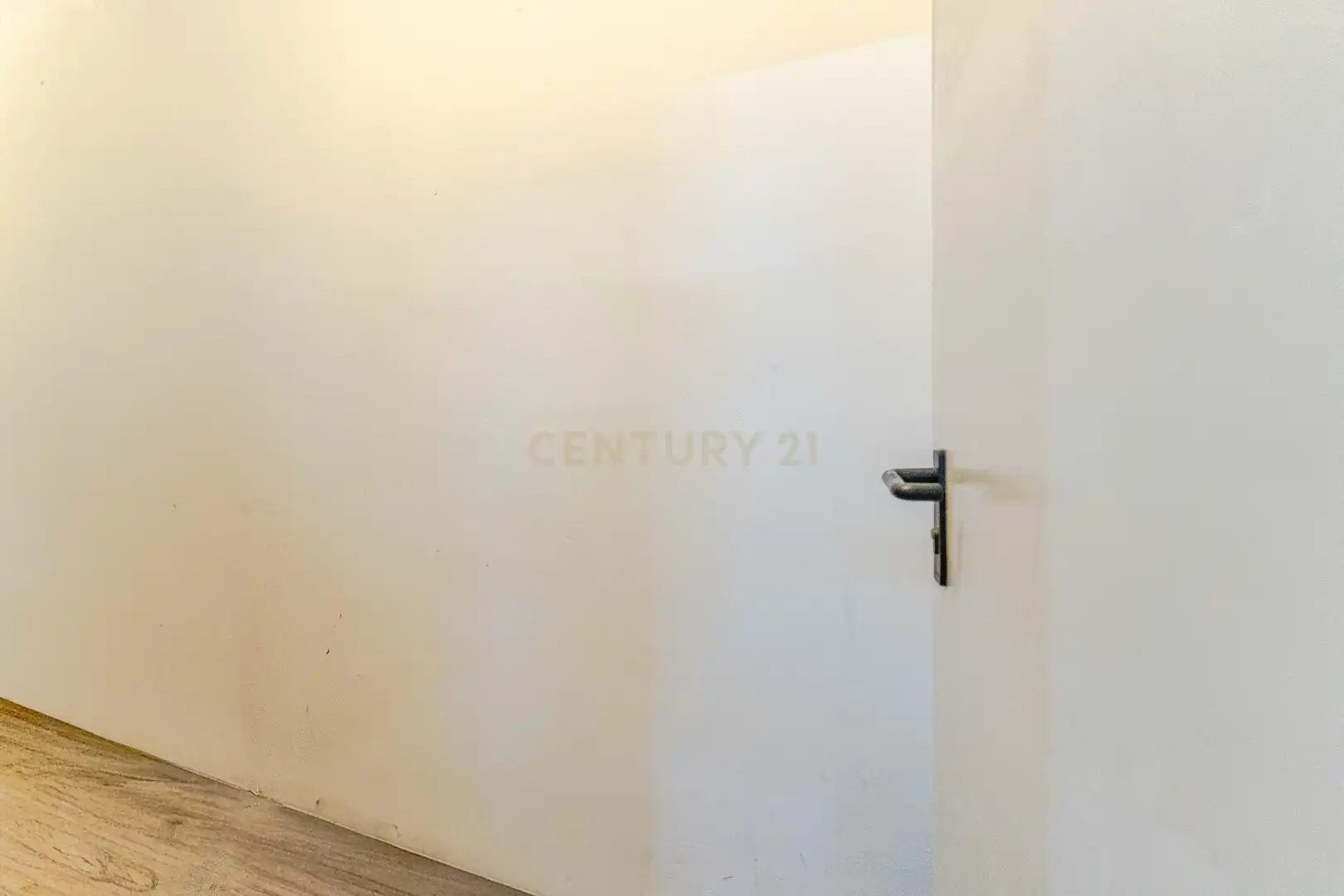 Piso en venta en Granada con Jardín privado, Trastero y Piscina comunitaria