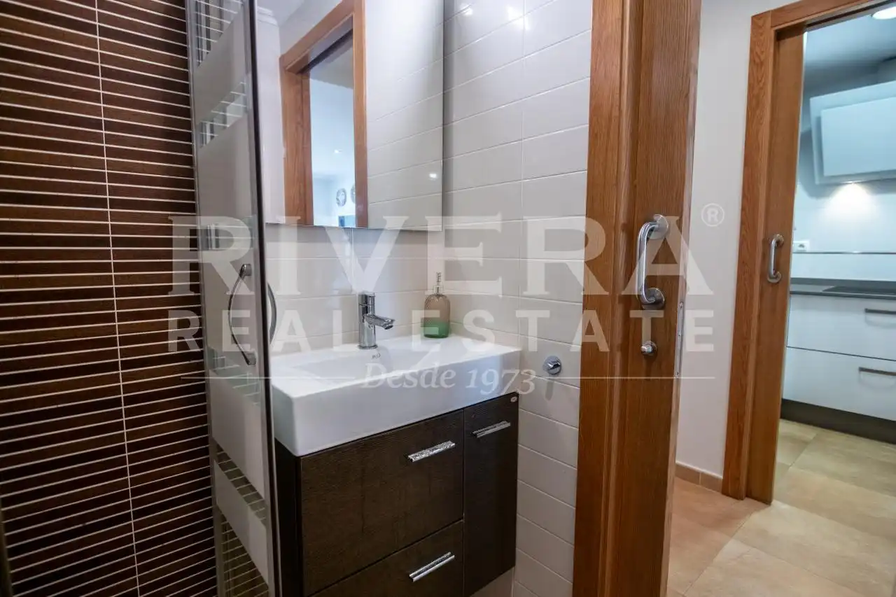 Badezimmer von Wohnung zum Verkauf in Sanxenxo mit Heizung, Terrasse und Abstellraum