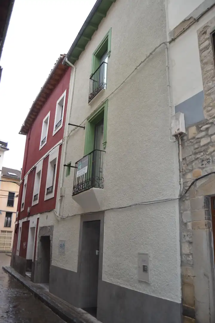 Vista exterior de Casa o xalet en venda en Jaca amb Terrassa, Moblat i Balcó