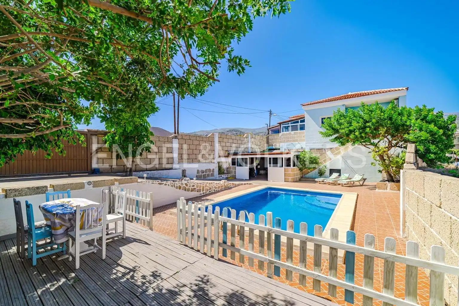 Vista exterior de Casa o xalet en venda en Granadilla de Abona amb Aire condicionat, Terrassa i Piscina