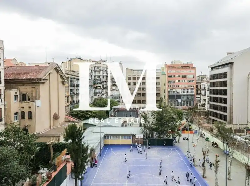Vista exterior de Apartament en venda en Barcelona amb Aire condicionat, Terrassa i Balcó