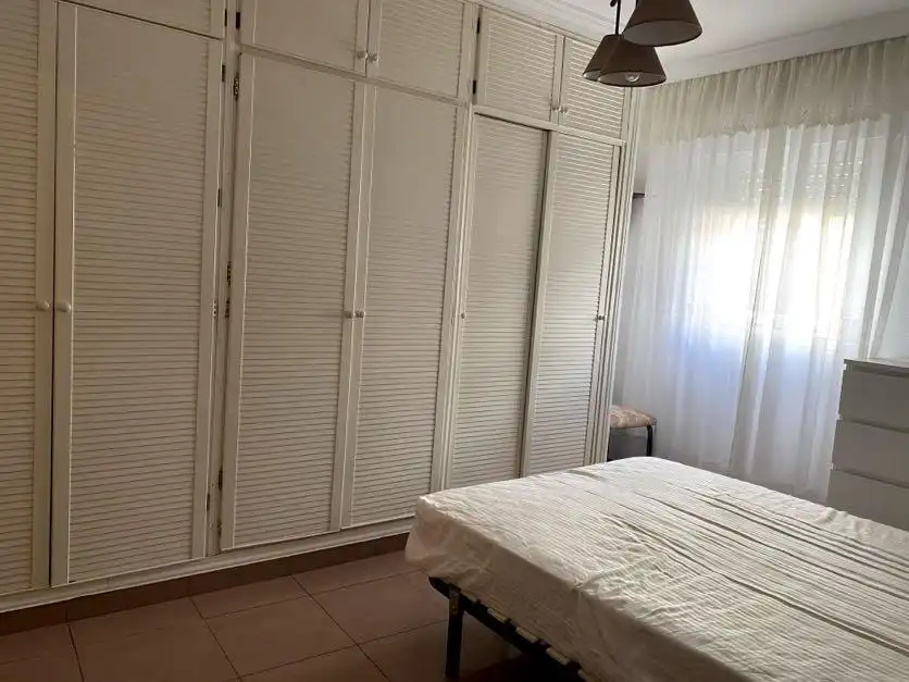 Habitación de Piso para compartir en Ronda con Amueblado