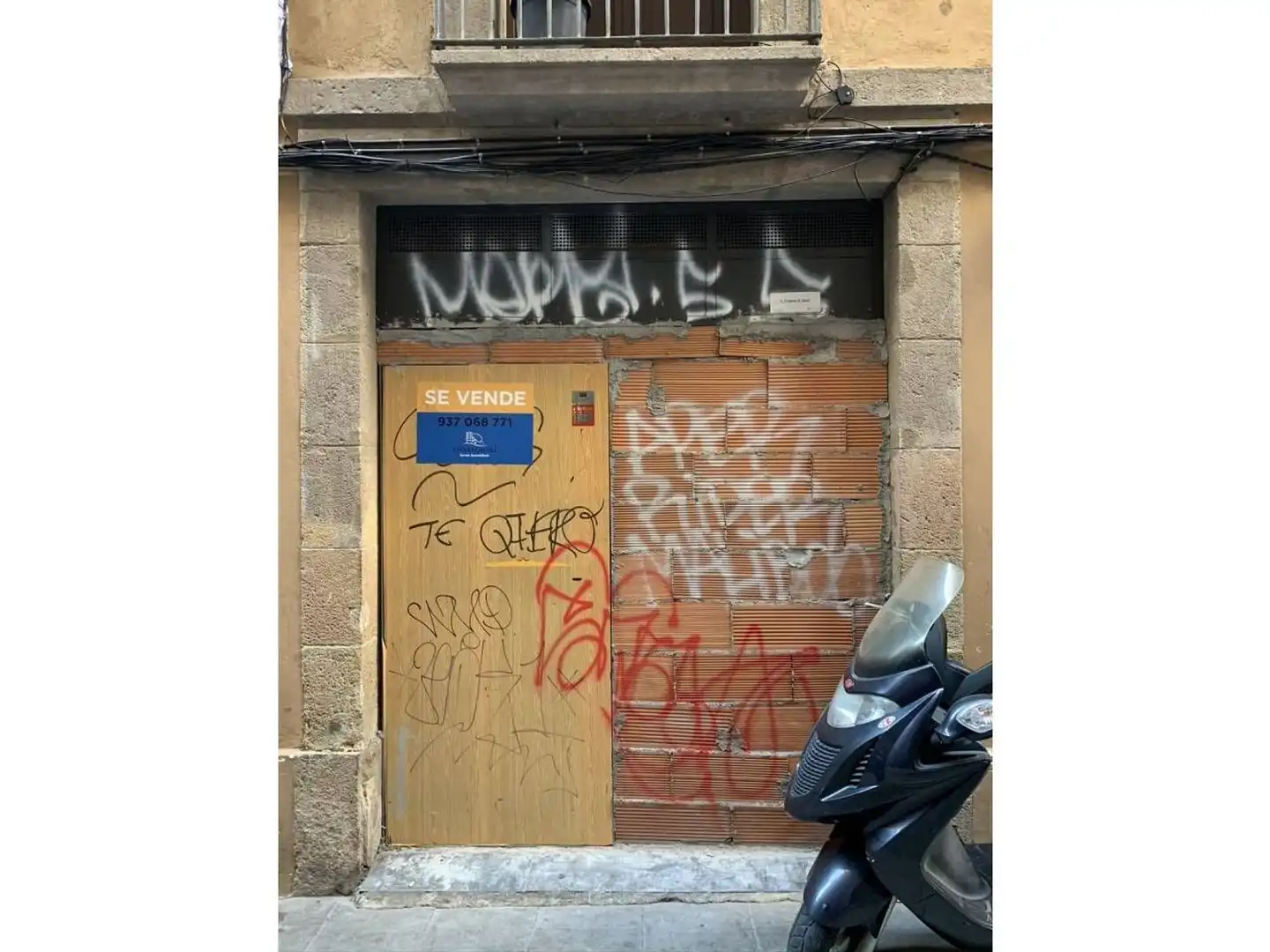 Vista exterior de Local en venta en Barcelona