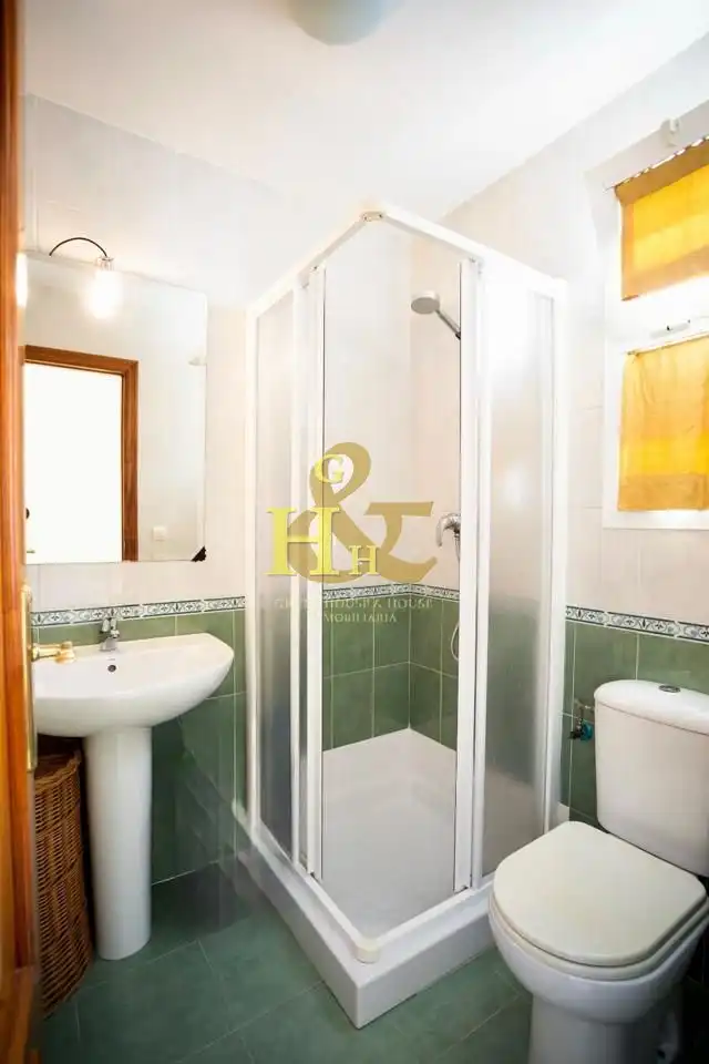 Baño de Piso en venta en Sanlúcar de Barrameda con Aire acondicionado, Terraza y Trastero