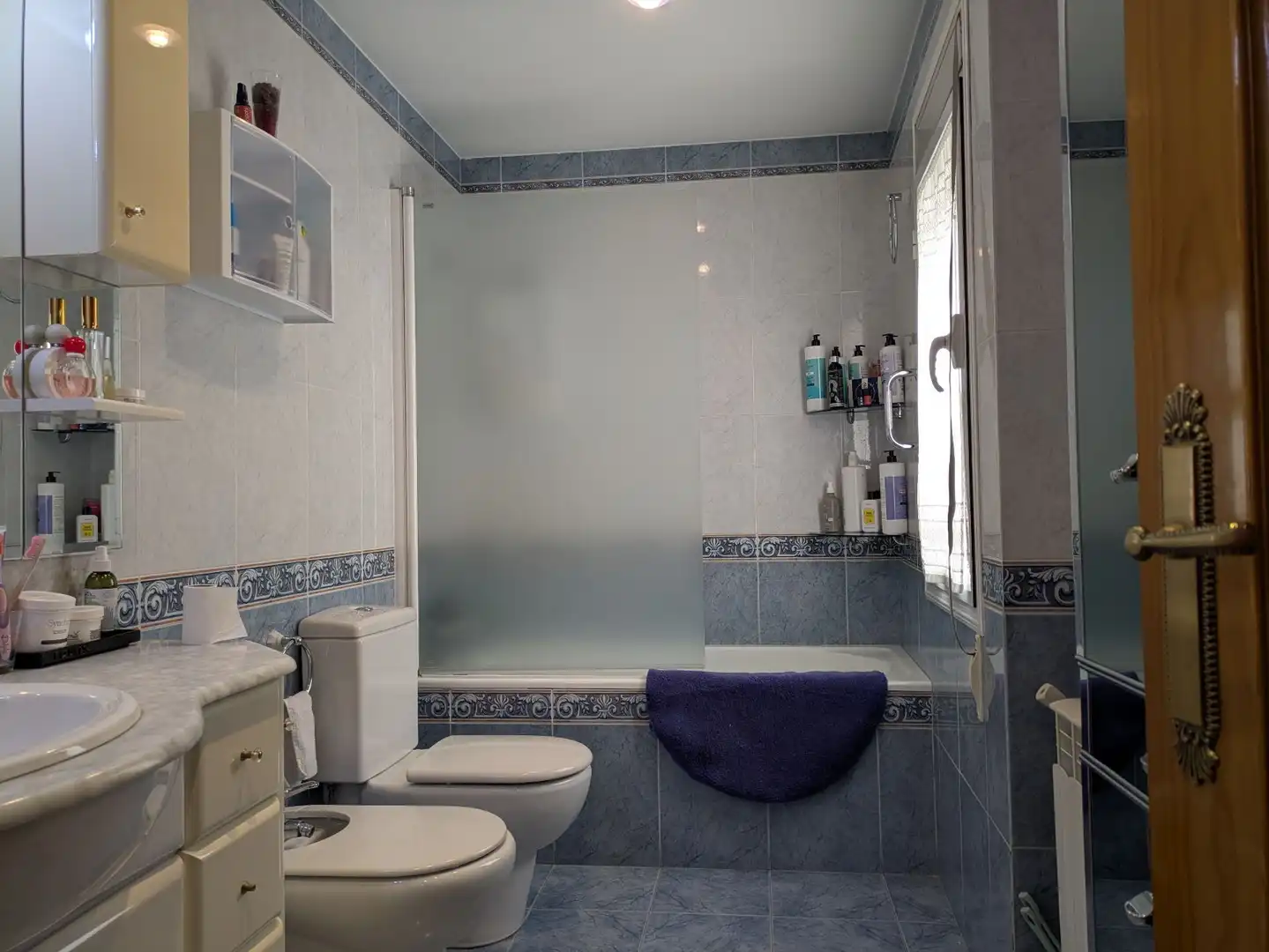 Bathroom of Flat for sale in Monzón  with Air Conditioner, Heating and Terrace