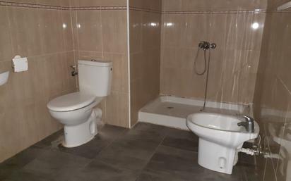 Bathroom of Flat for sale in Almansa  with Balcony