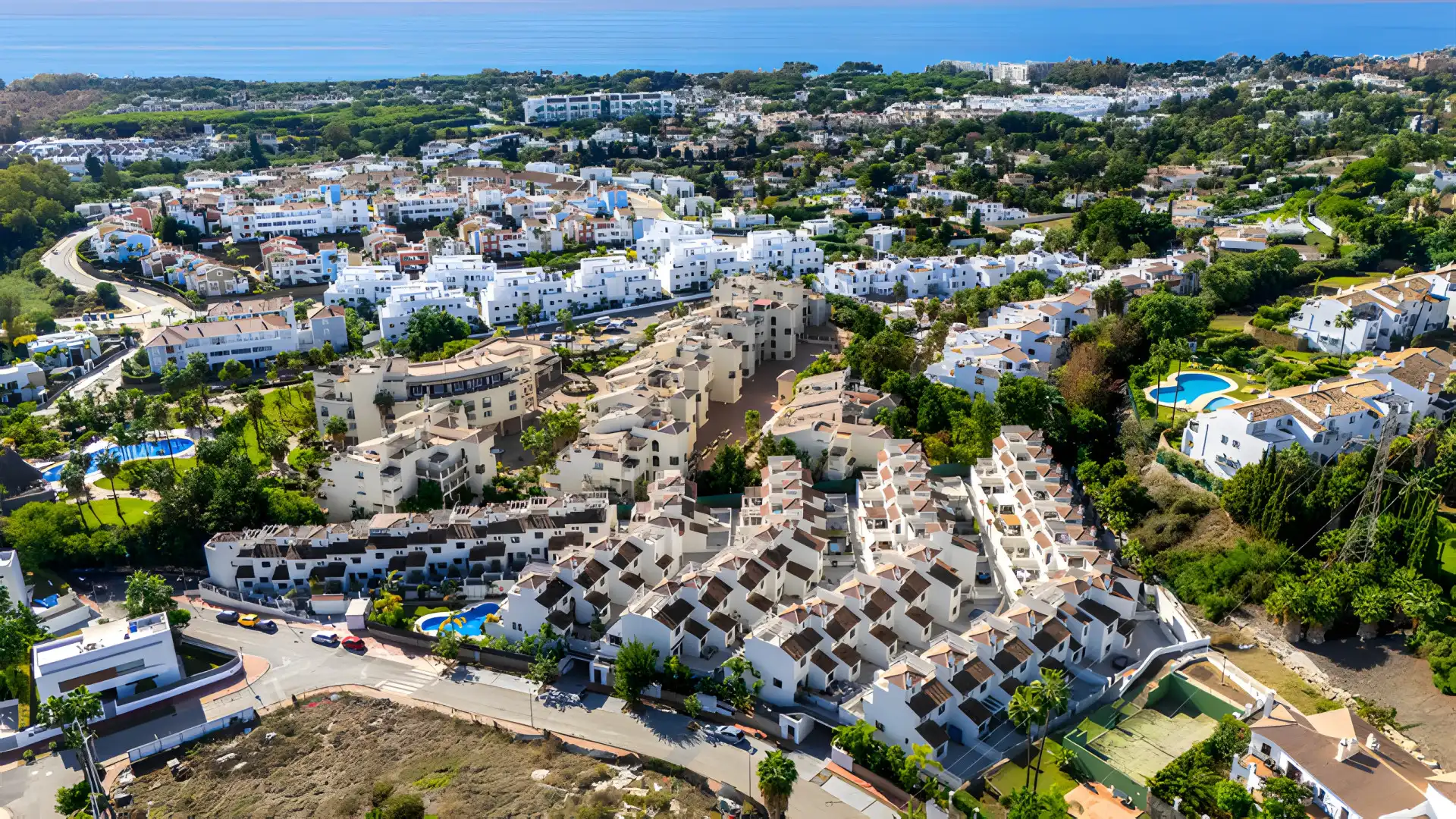 Vista exterior de Casa adosada en venta en Estepona con Aire acondicionado, Terraza y Piscina