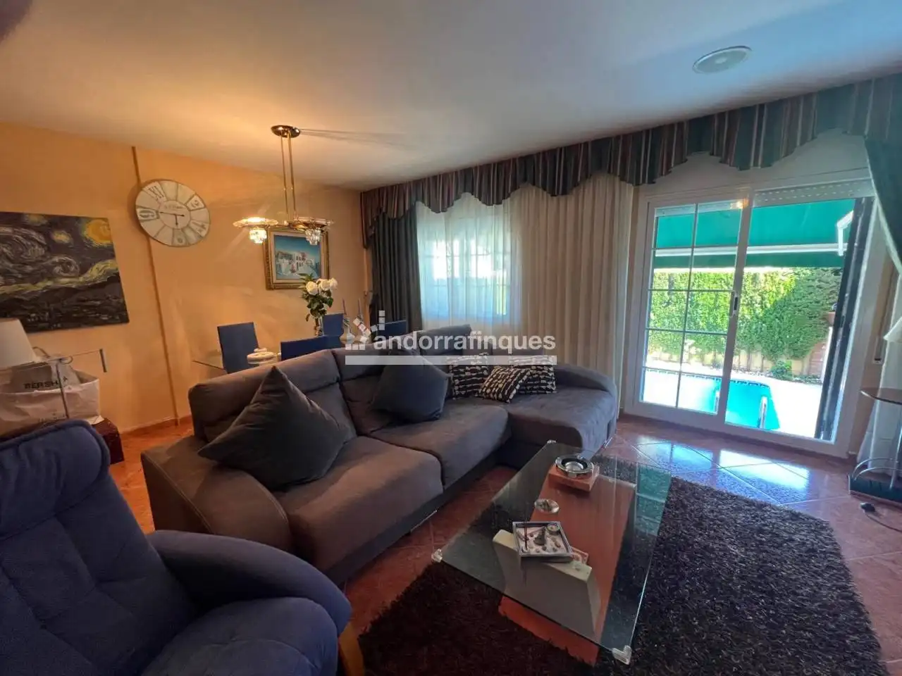 Sala d'estar de Casa o xalet en venda en Vilassar de Mar amb Jardí privat, Terrassa i Piscina
