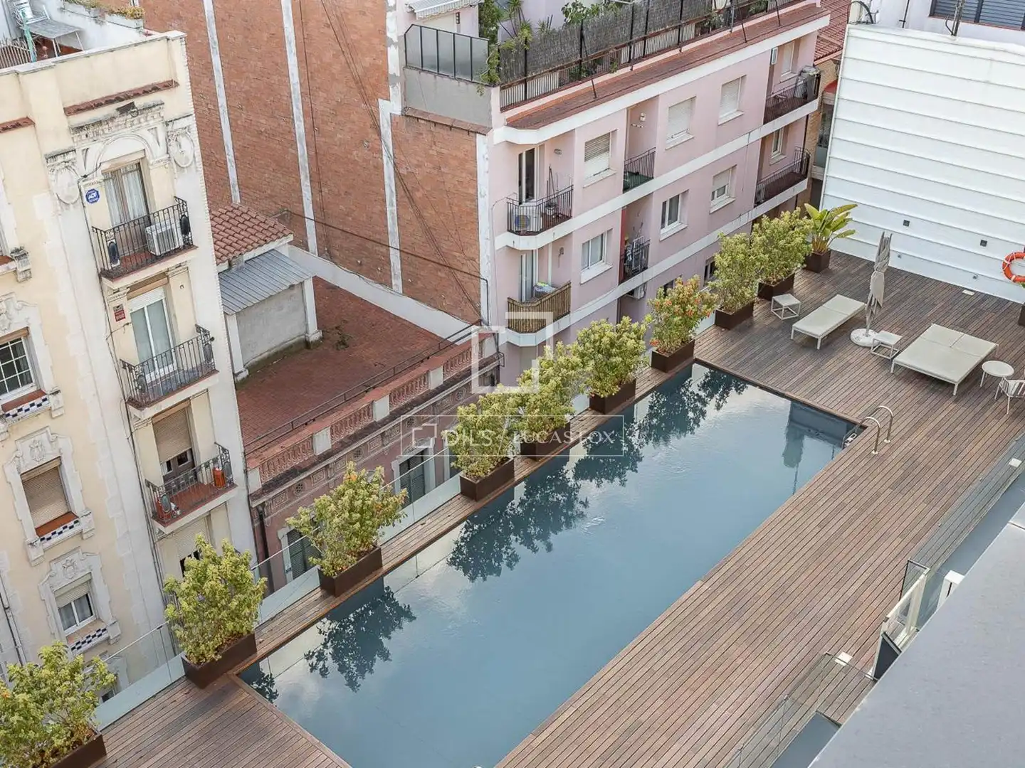 Piscina de Pis en venda en Barcelona amb Aire condicionat, Calefacció i Terrassa