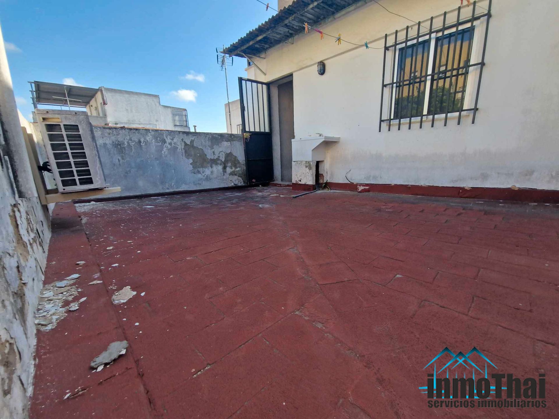 Vista exterior de Casa adosada en venda en Jerez de la Frontera amb Terrassa