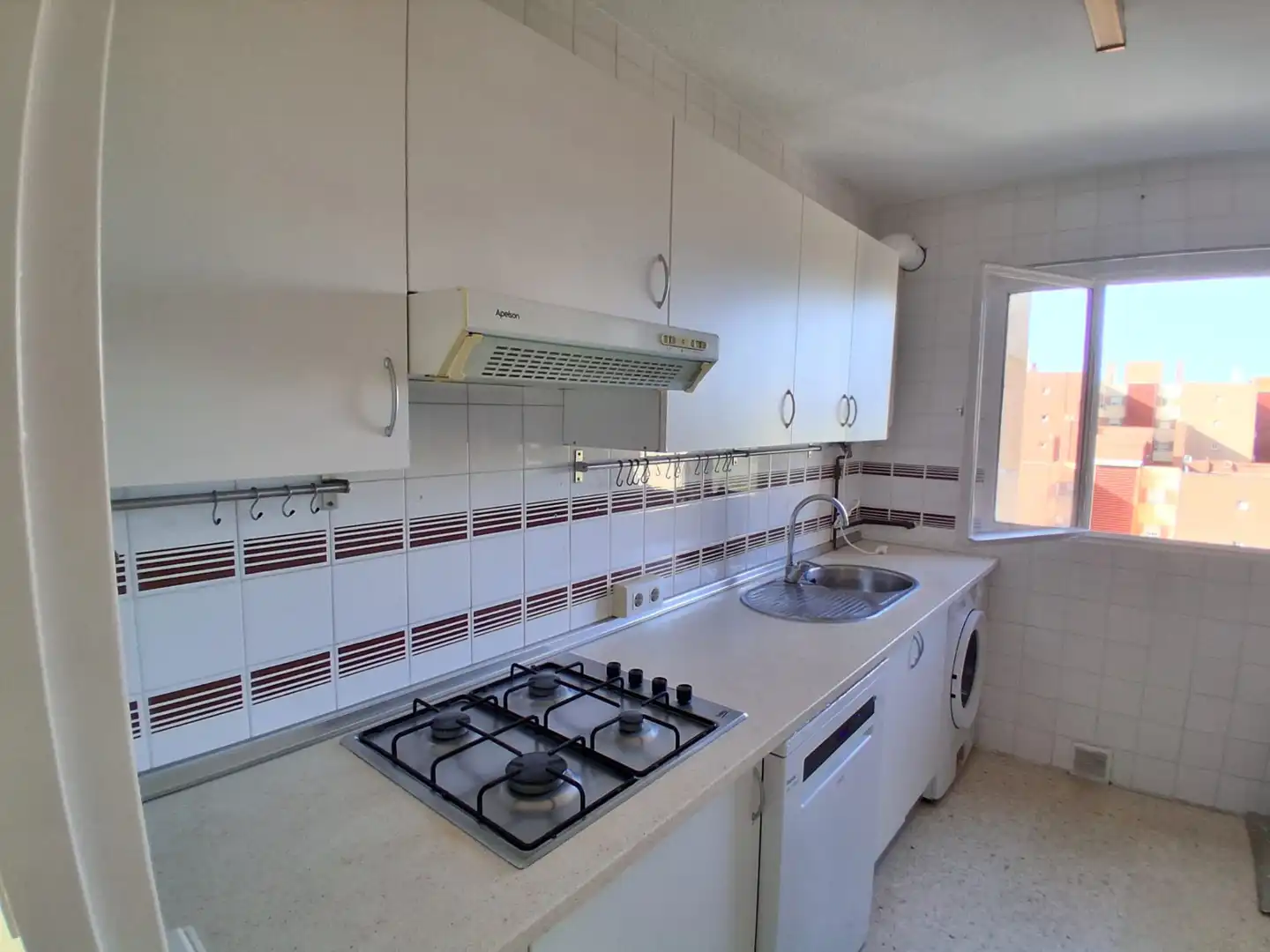 Küche von Wohnung zur Miete in Sevilla mit Klimaanlage, Terrasse und Waschmaschine