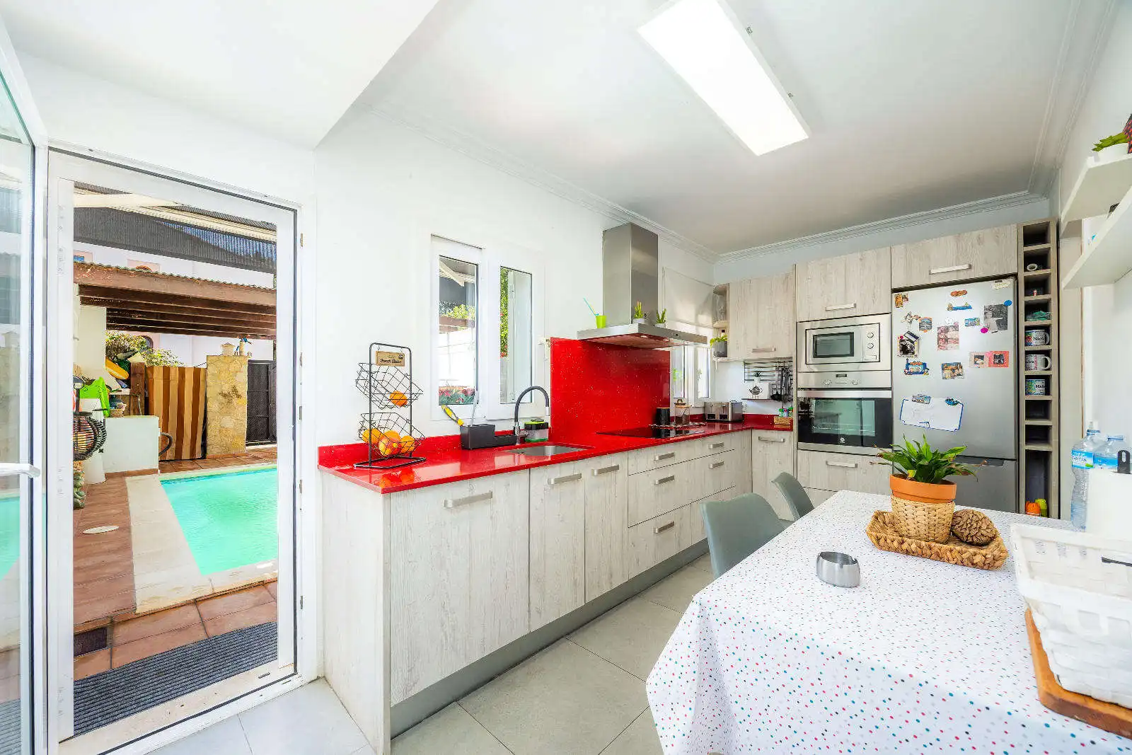 Küche von Einfamilien-Reihenhaus zum Verkauf in Capdepera mit Klimaanlage, Terrasse und Möbliert