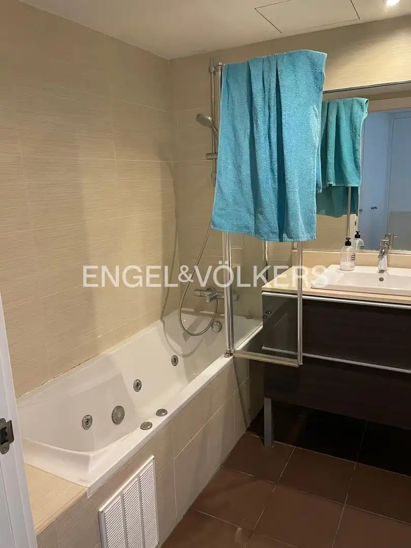 Baño de Piso de alquiler en Badalona con Aire acondicionado, Calefacción y Terraza