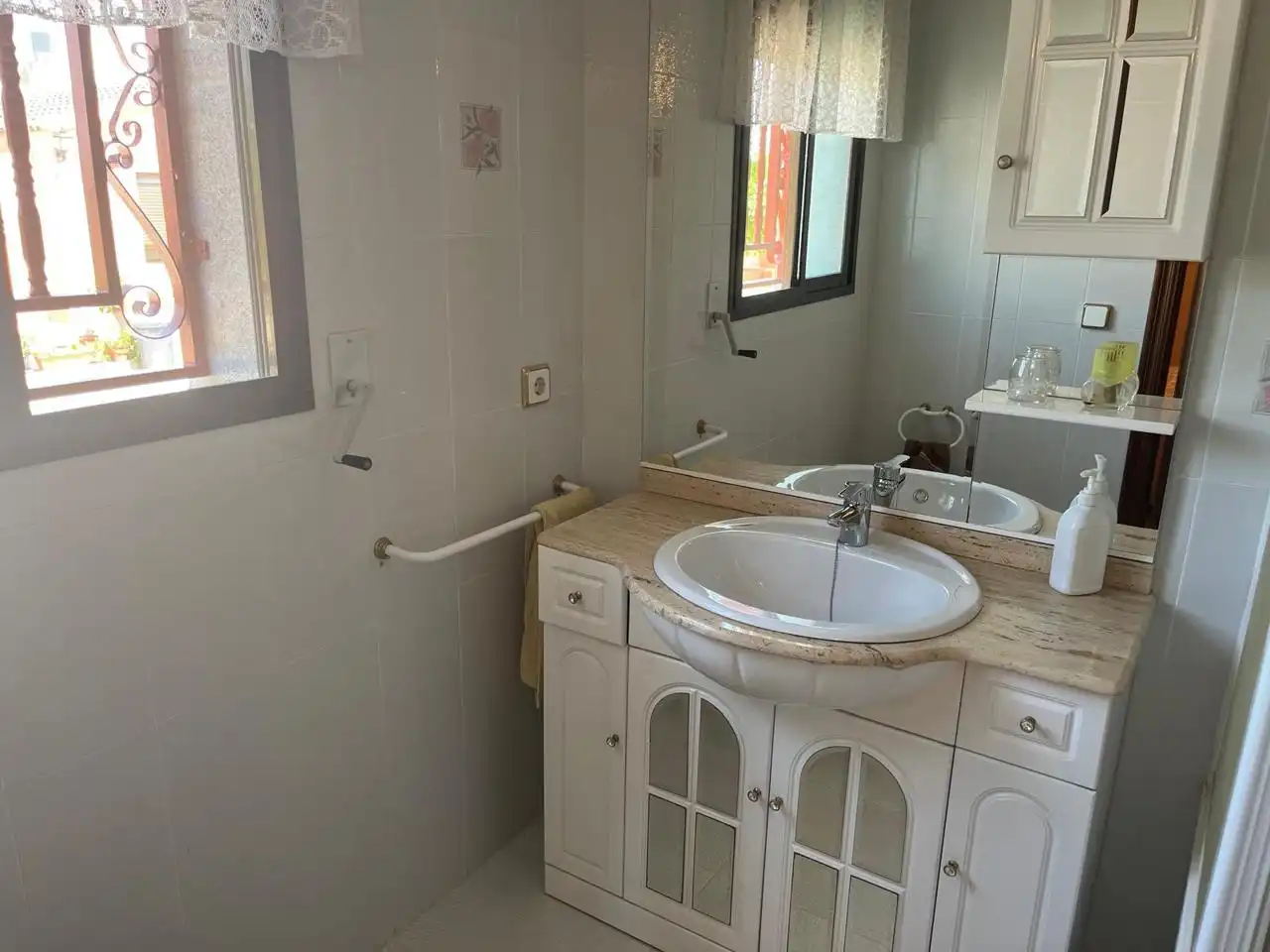 Baño de Casa o chalet en venta en Alicante / Alacant con Aire acondicionado, Jardín privado y Terraza