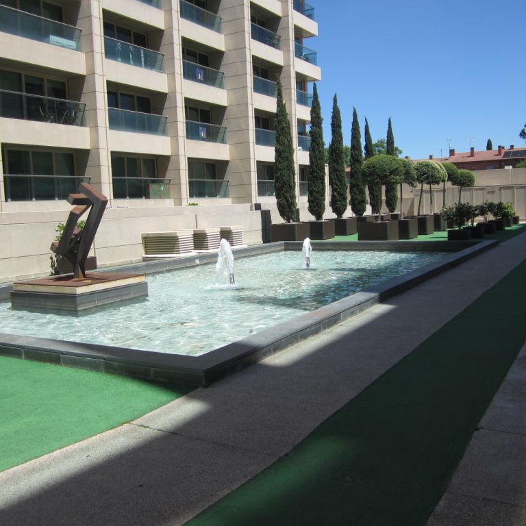 Piscina de Loft en venda en  Madrid Capital amb Calefacció, Terrassa i Balcó