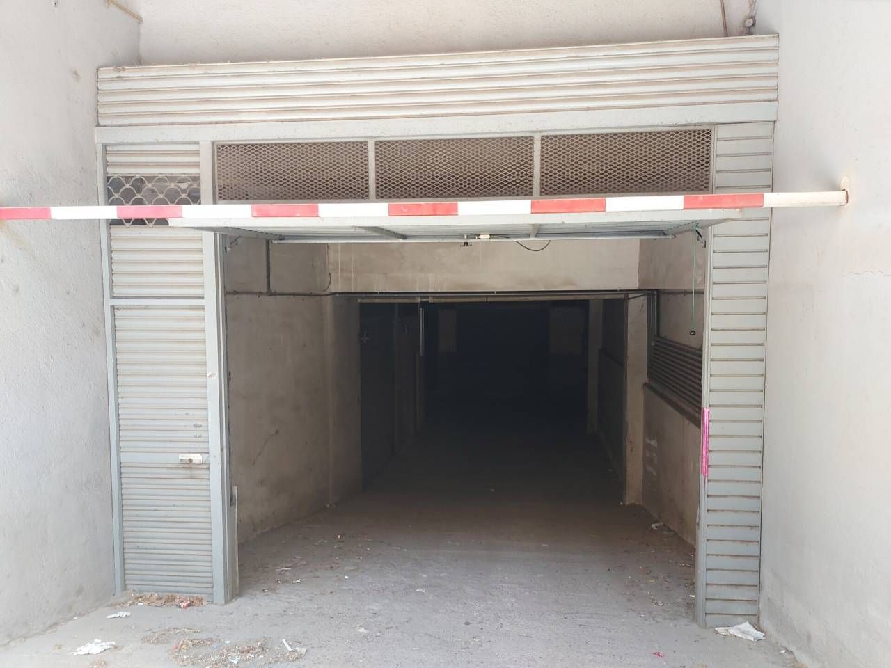 Parking of Box room to rent in Vic