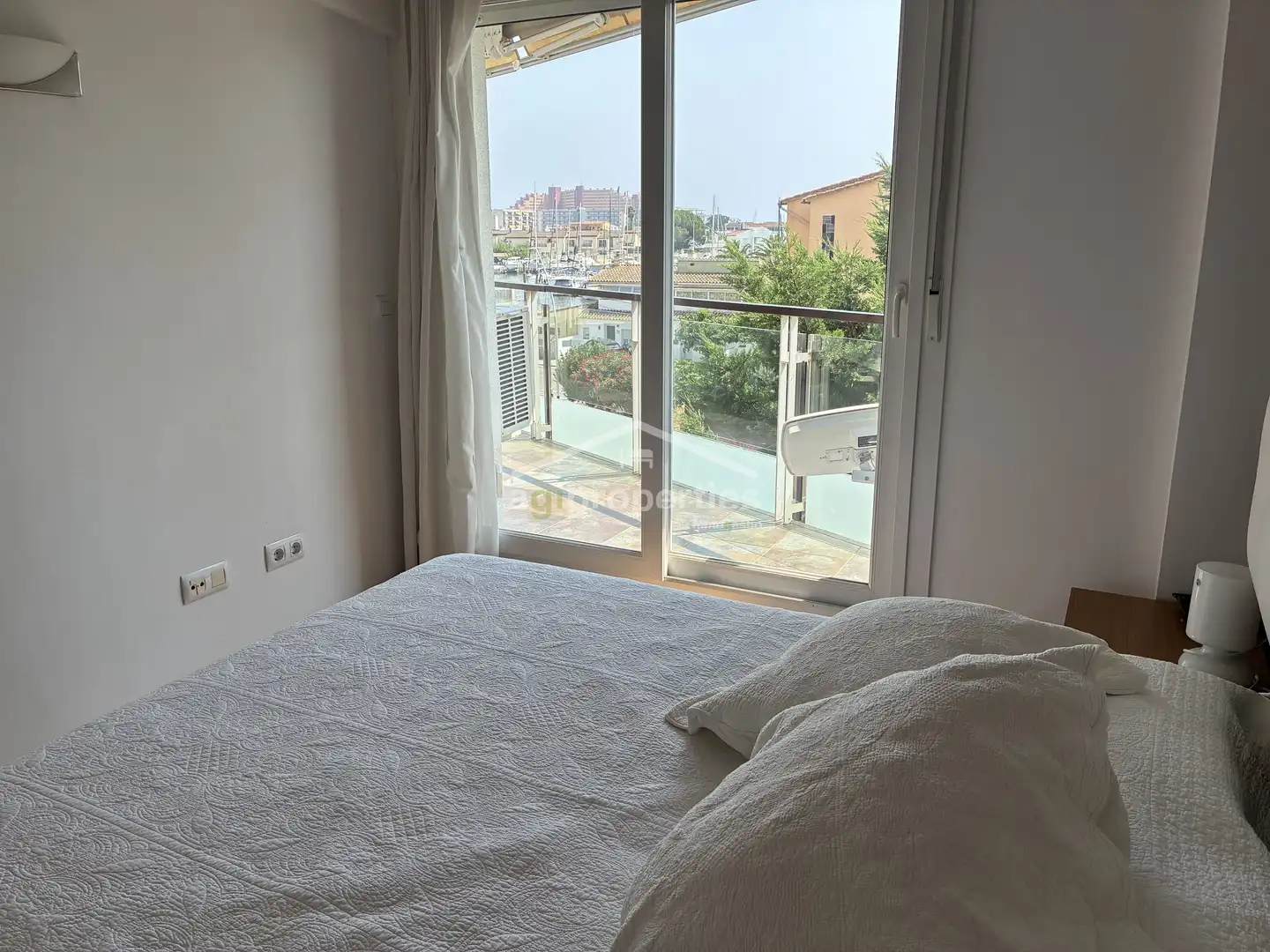 Bedroom of Apartments for sale in Roses  with Parquet flooring, Terrace and Furnished