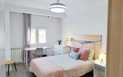 Bedroom of Flat to share in  Zaragoza Capital  with Air Conditioner and Terrace