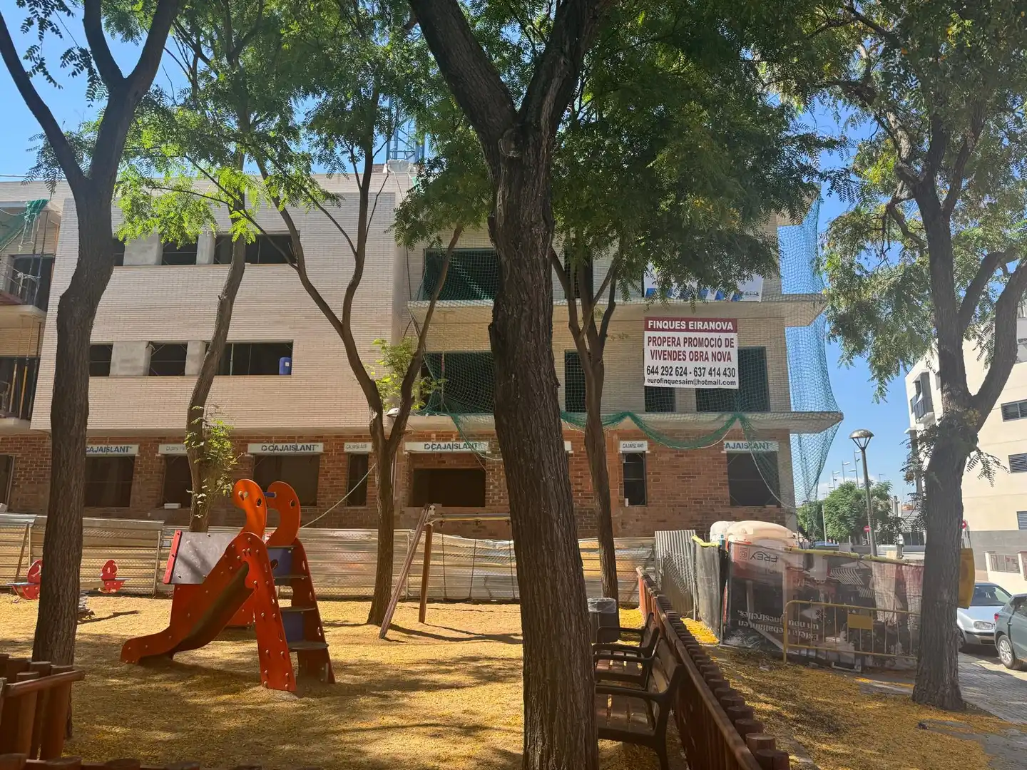 Vista exterior de Piso en venta en Pallejà con Aire acondicionado, Calefacción y Terraza