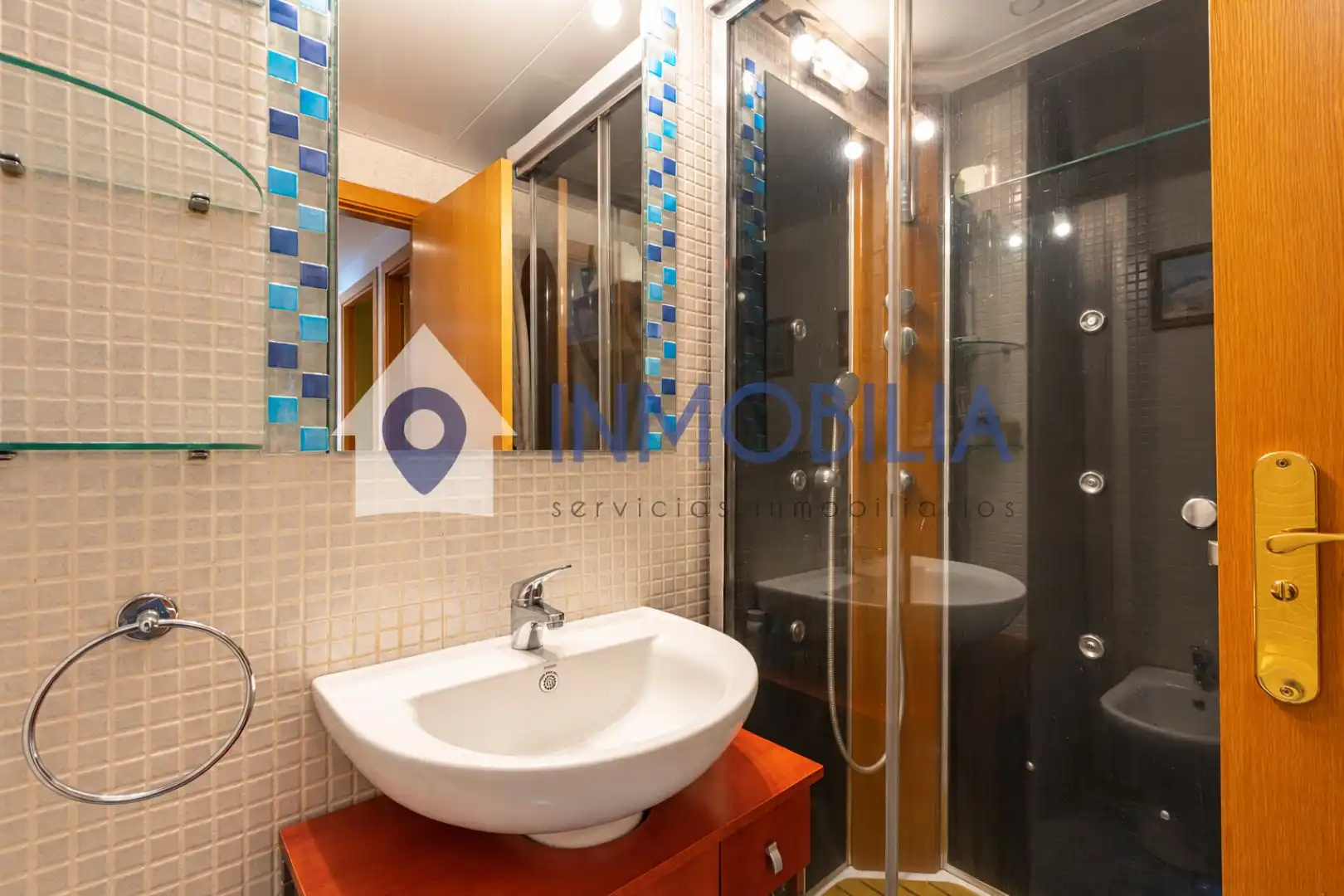 Bathroom of Flat for sale in Madrid  with Air Conditioner, Heating and Storage room