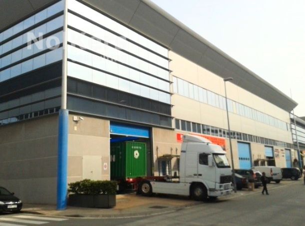 Industrial buildings to rent in Centre