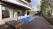 Swimming pool of Flat to rent in  Barcelona Capital  with Air Conditioner, Heating and Private garden