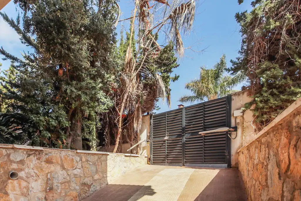 Vista exterior de Casa o xalet en venda en Cambrils amb Aire condicionat, Calefacció i Jardí privat