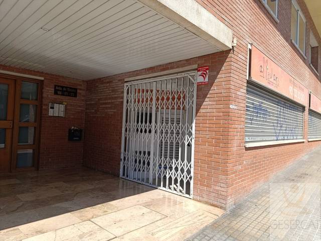 Local comercial en Alquiler en Avenida Estatut en La Serreta