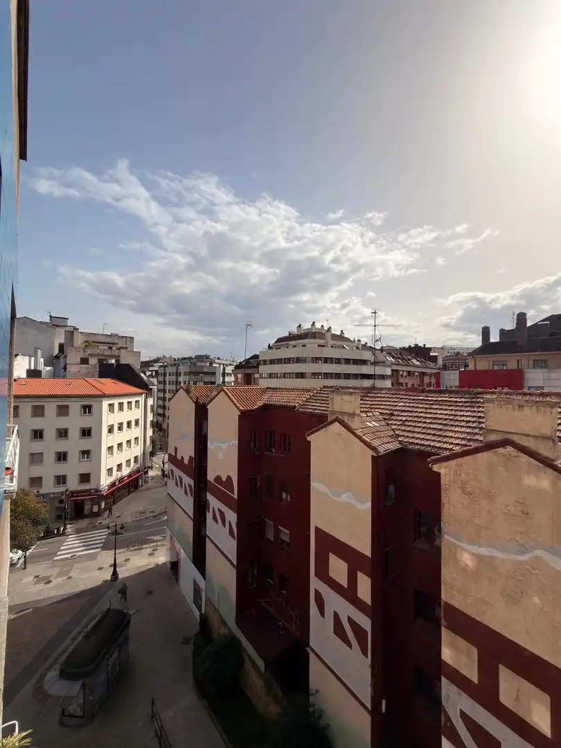 Vista exterior de Pis de lloguer en Oviedo  amb Calefacció i Moblat