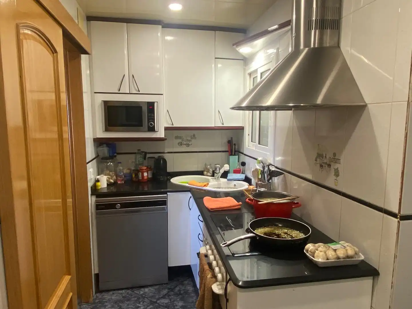 Cocina de Piso en venta en Santa Coloma de Gramenet con Aire acondicionado, Horno y Balcón