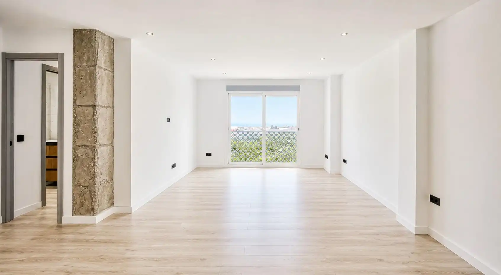 Wohnzimmer von Wohnungen zum Verkauf in Marbella mit Privatgarten und Gemeinschaftspool