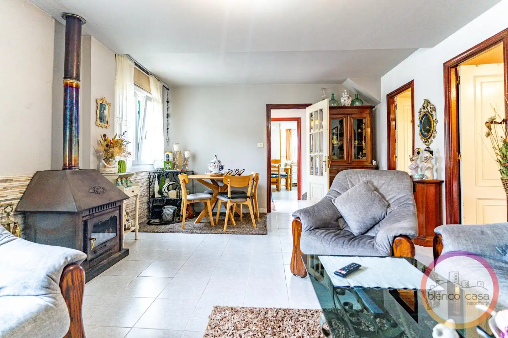 Sala d'estar de Casa o xalet en venda en Carballo amb Jardí privat i Traster