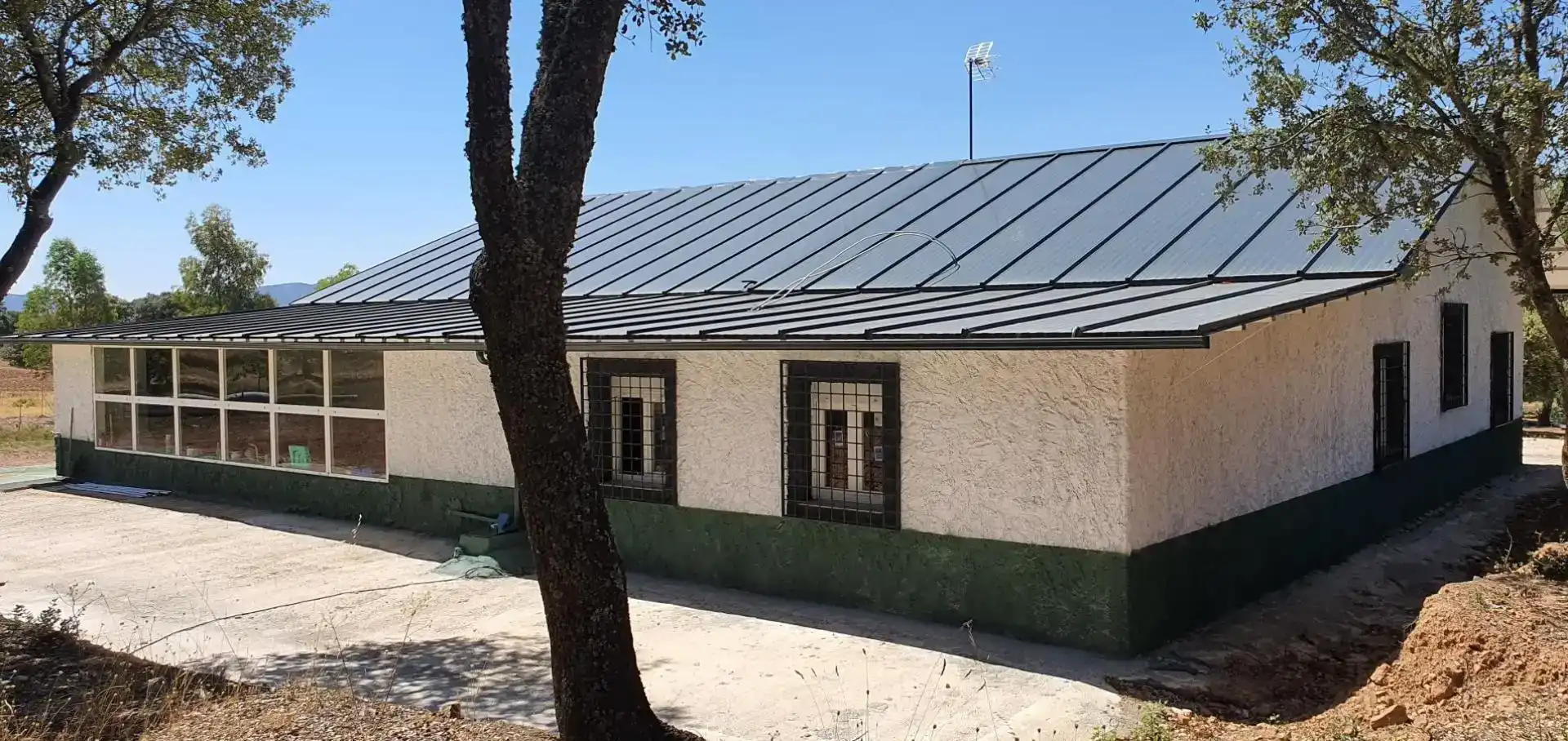 Vista exterior de Finca rústica en venda en Brazatortas amb Aire condicionat