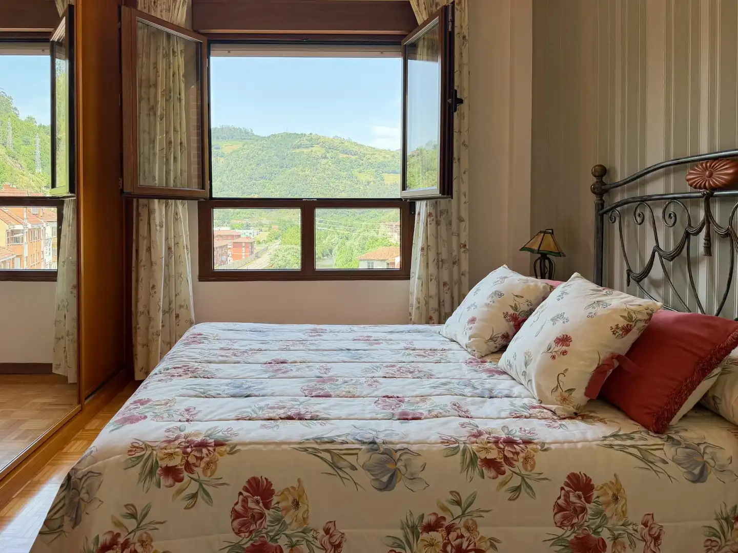 Habitación de Piso en venta en Mieres (Asturias) con Calefacción, Parquet y Amueblado