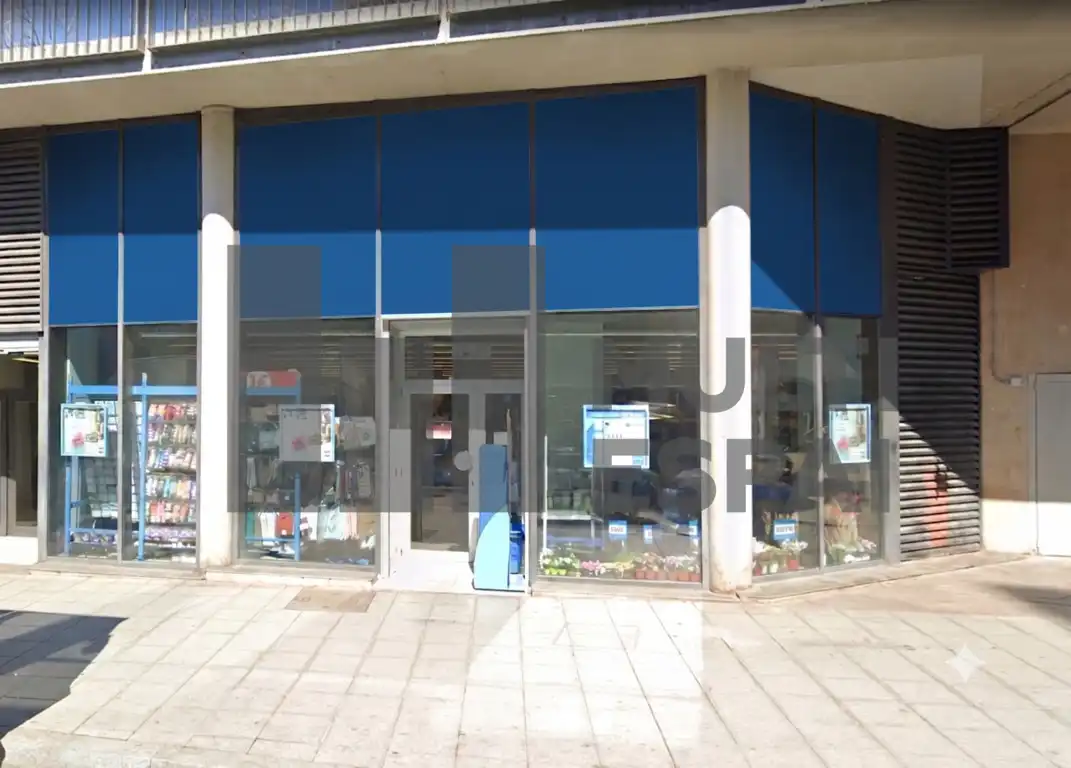 Local comercial en alquiler en Carrer de Verdi