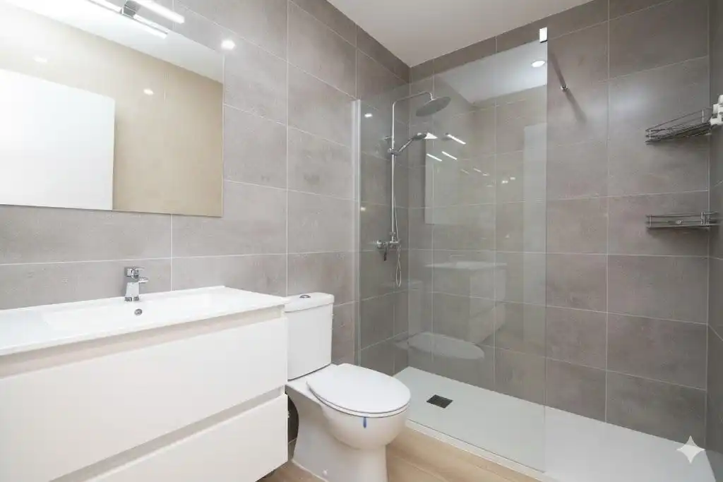 Badezimmer von Geschaftsraum zum Verkauf in Elche / Elx