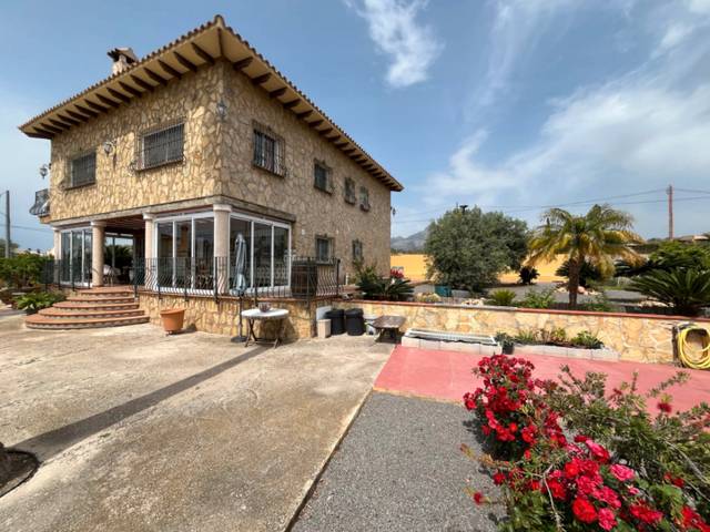 Casa-chalet en Venta en Pueblo - Urbanizaciones