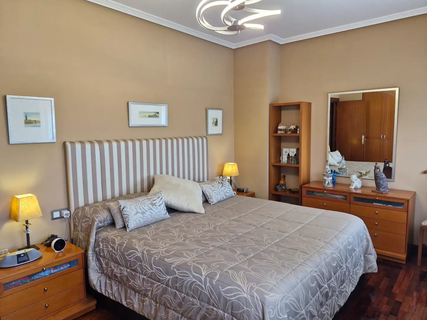 Habitación de Piso de alquiler en Derio con Calefacción, Parquet y Amueblado