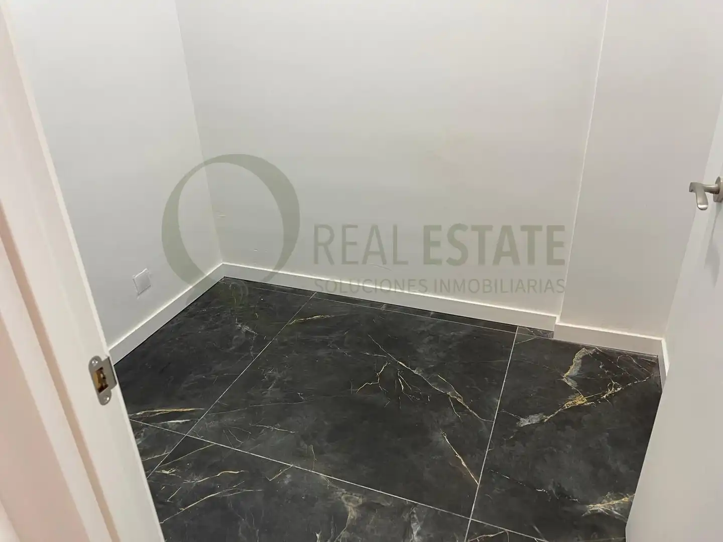 Commercial properties for sale in Alicante / Alacant  with Air Conditioner