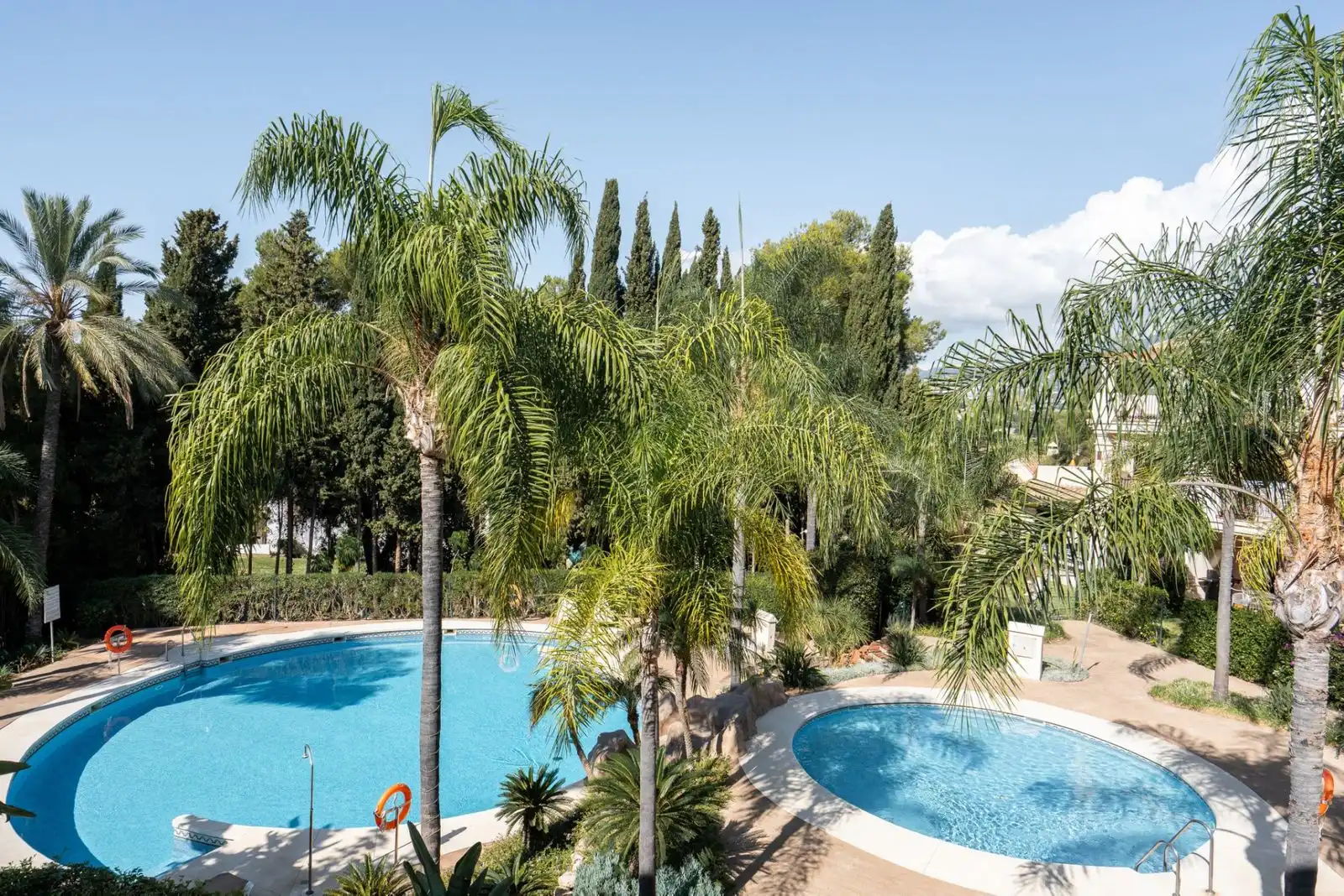 Piscina de Apartament en venda en Marbella amb Aire condicionat, Terrassa i Traster