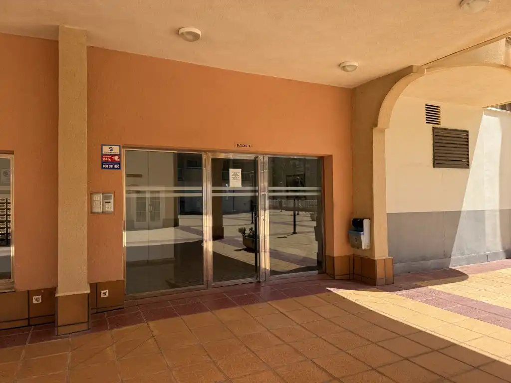 Apartamento en venta en La Manga del Mar Menor con Piscina