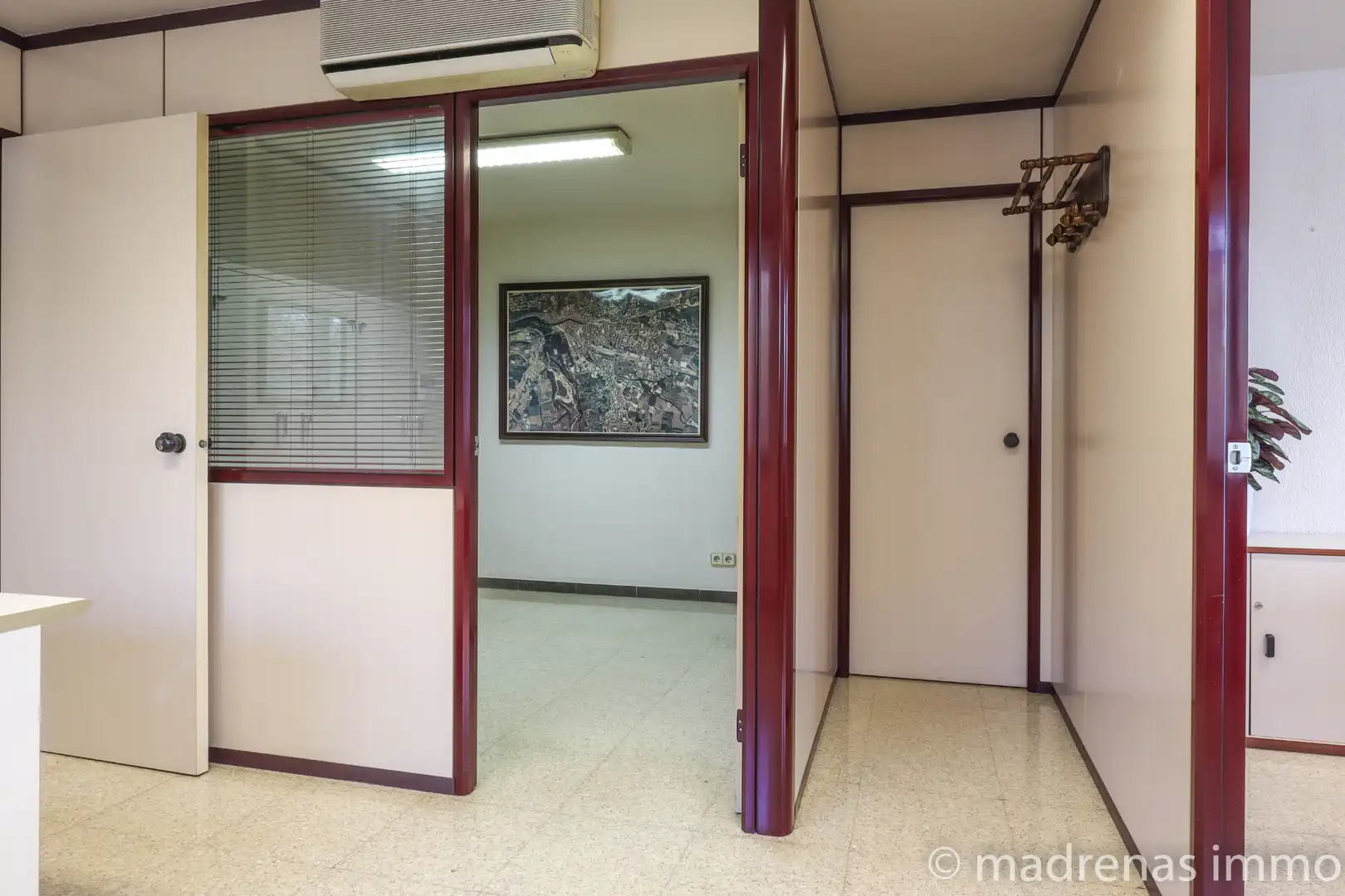 Büro zur Miete in Girona mit Klimaanlage, Heizung und Möbliert