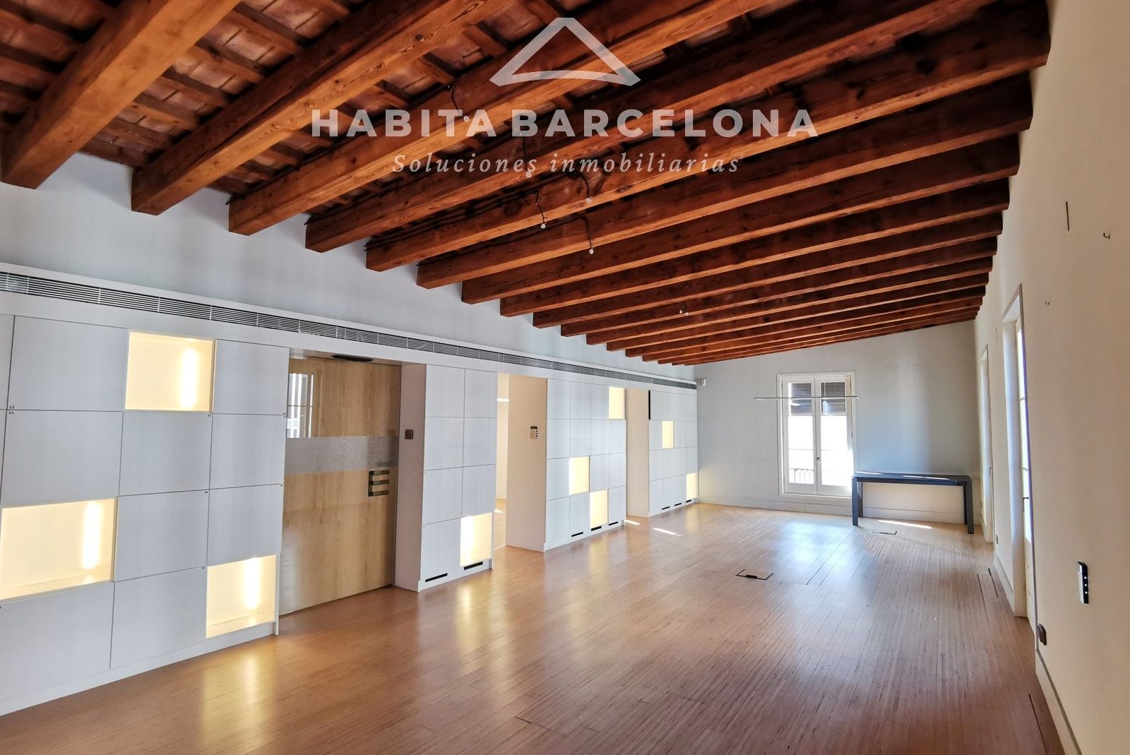 Office to rent in  Barcelona Capital  with Air Conditioner, Heating and Balcony