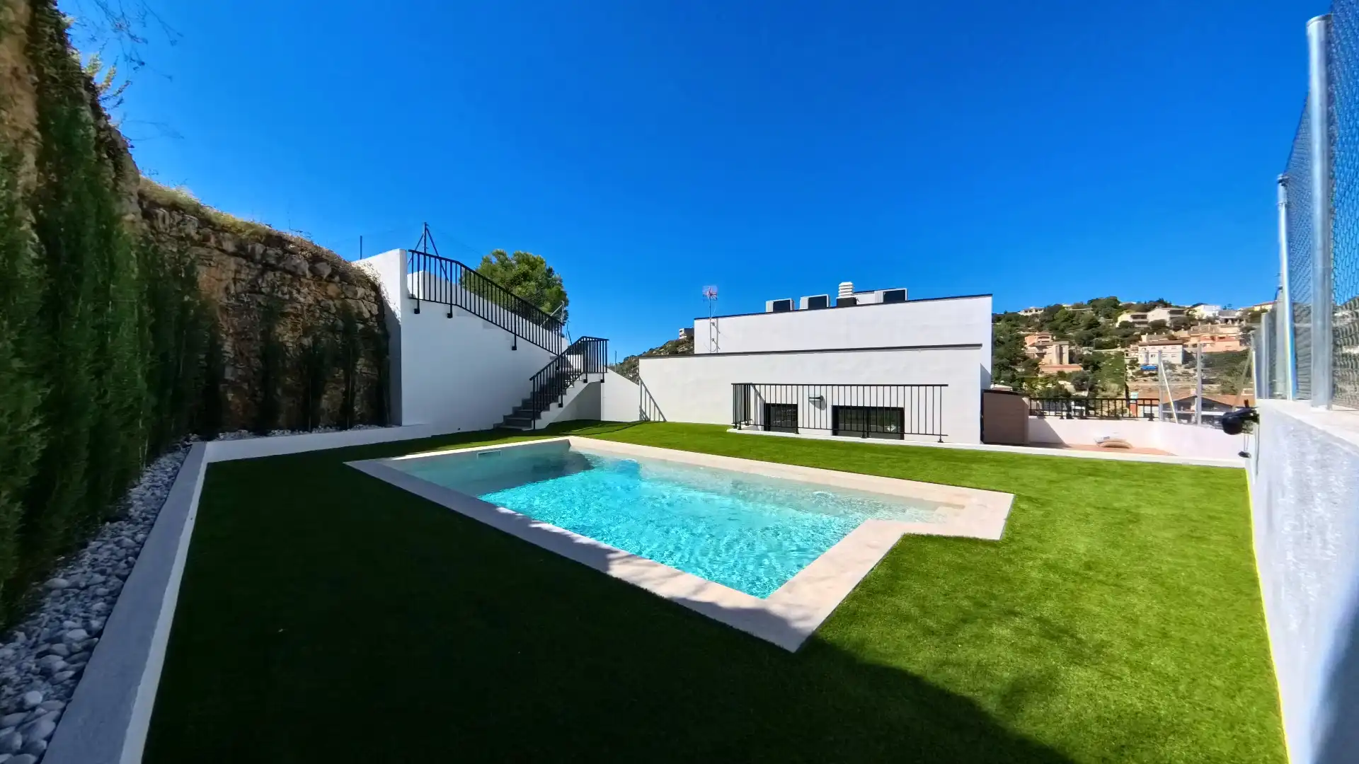 Piscina de Casa o xalet en venda en Calafell amb Aire condicionat, Calefacció i Jardí privat