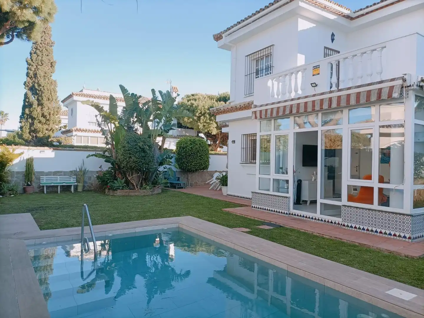 Detached house with pool for sale in Sancti Petri