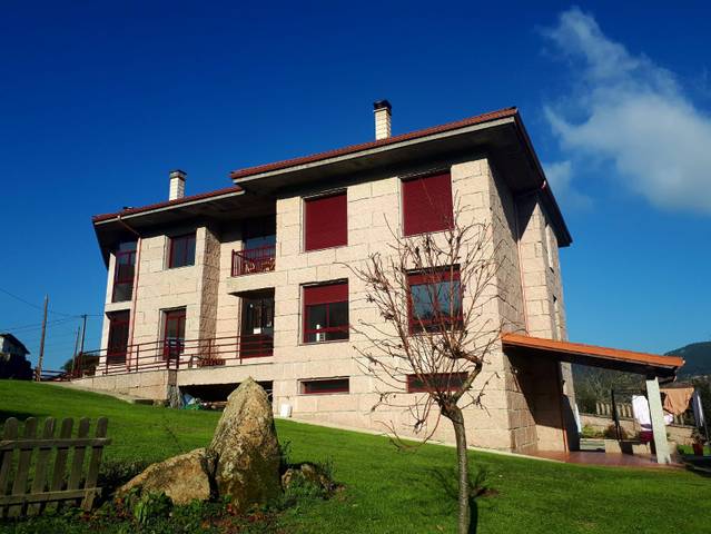Casa-chalet en Venta en Ribadavia