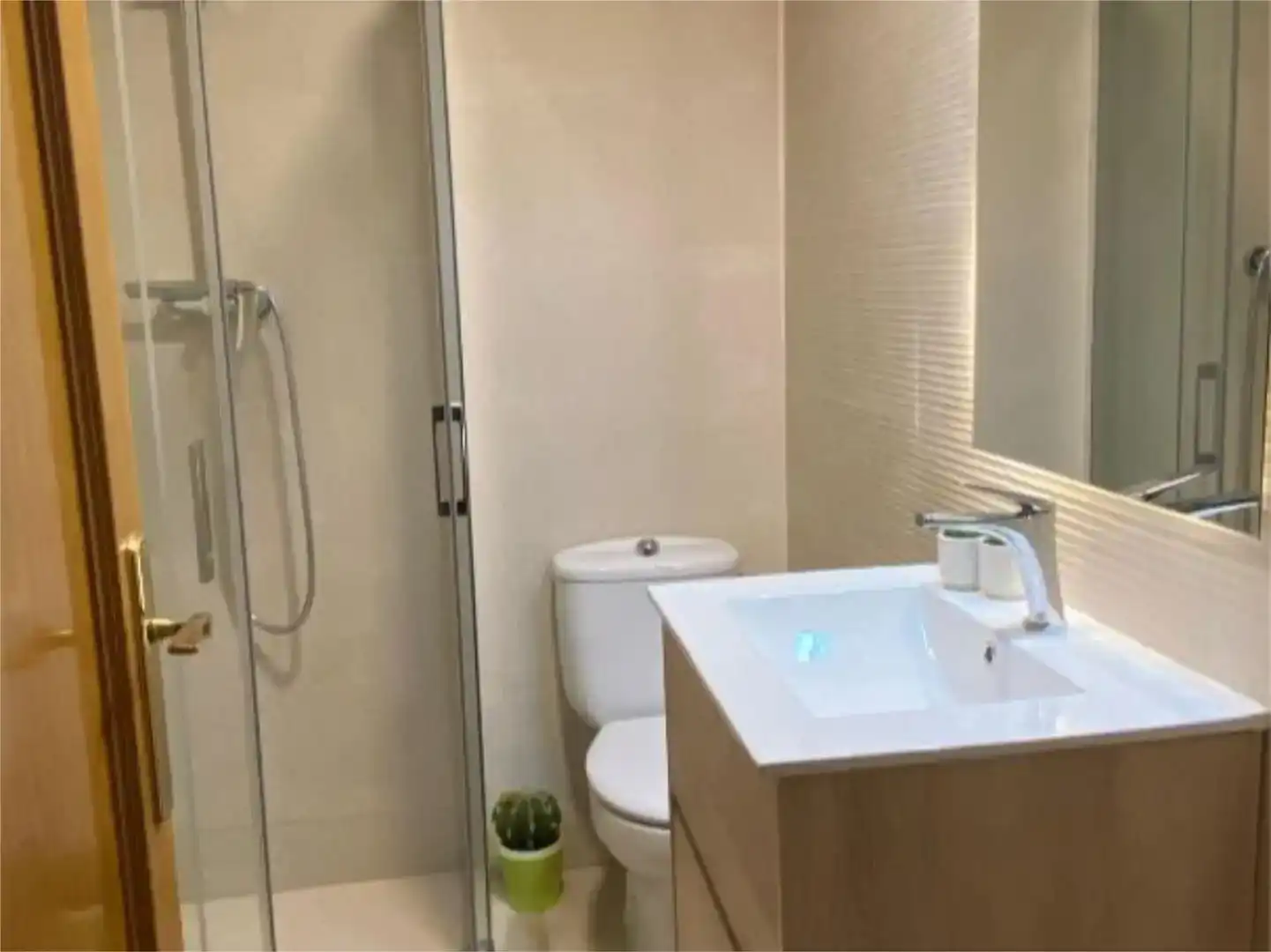 Baño de Piso para compartir en Torrent con Aire acondicionado, Amueblado y Balcón