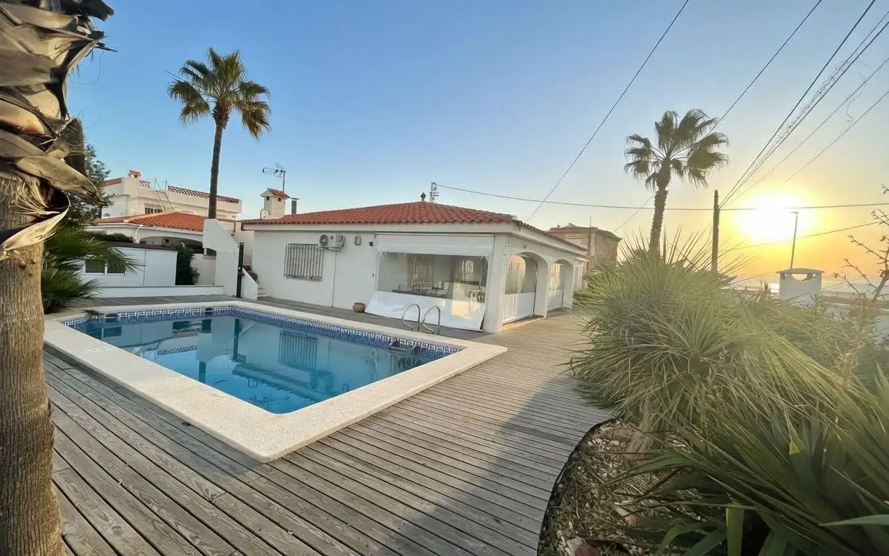 Vista exterior de Casa o chalet en venta en Vinaròs con Jardín privado, Terraza y Piscina