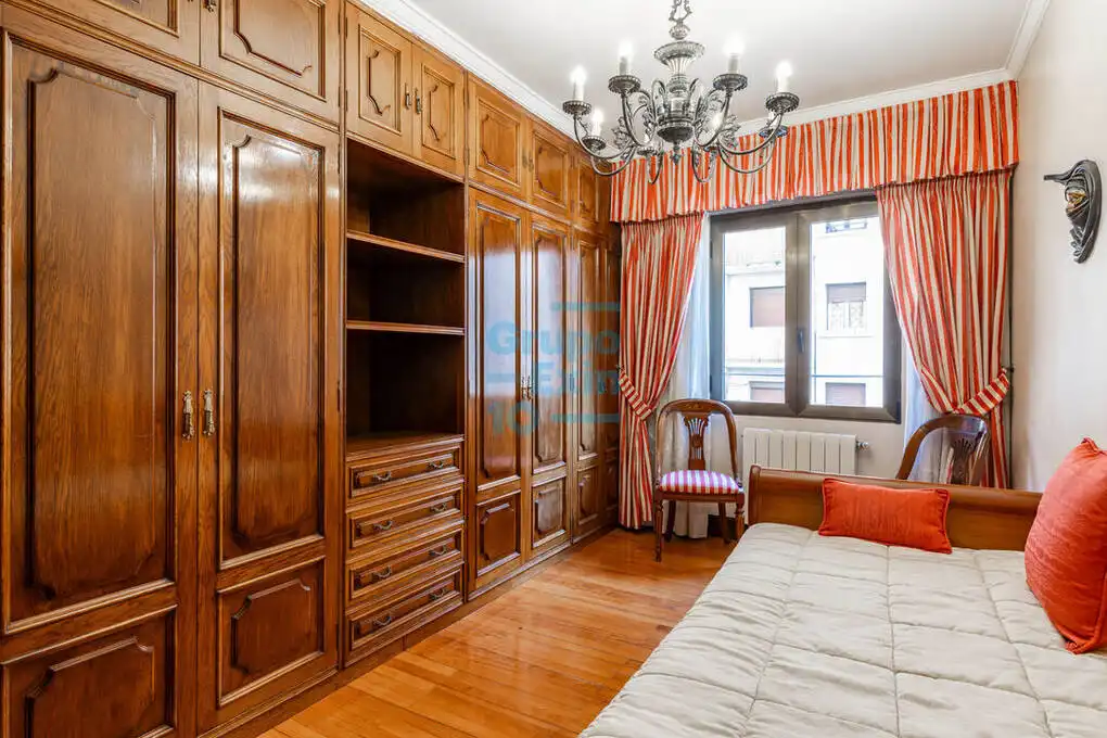 Habitación de Piso en venta en Donostia - San Sebastián  con Calefacción y Balcón
